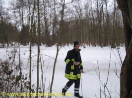 Unterstützung der Feuerwehr Wrestedt durch dieTauchschule Schulz. Vielen dank an Holger (dem Opfer) !